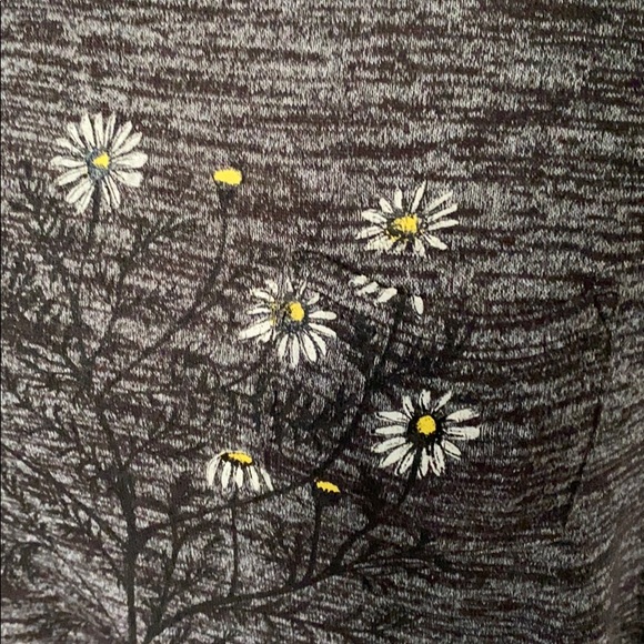 American Eagle soft and sexy daisy t-shirt - Picture 3 of 7